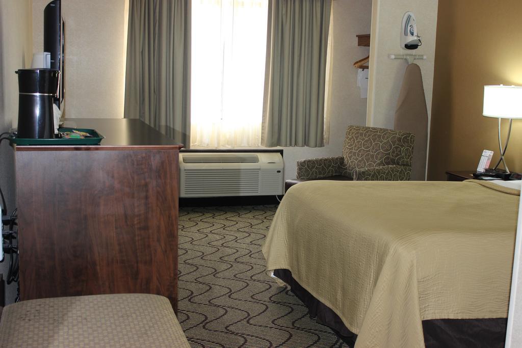 Days Inn By Wyndham Columbia Mall Grand Forks Exterior photo